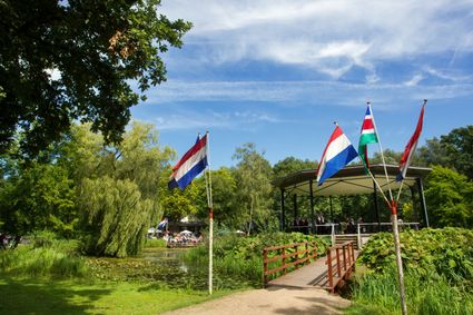 De muziektuin van Beek en Donk in de zomer.
