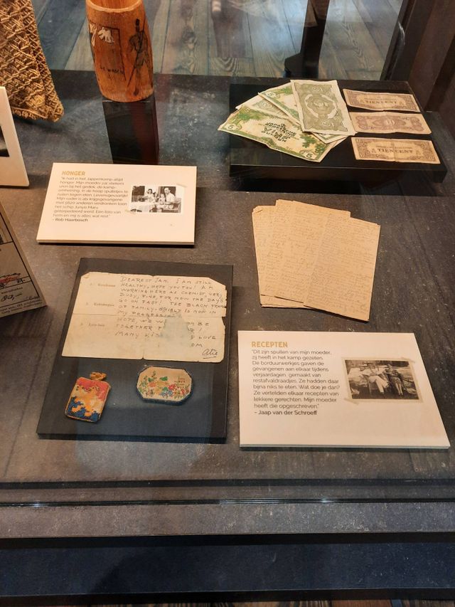 Impressie tentoonstelling 'Nederlands-Indië vergeten wij nooit'. 