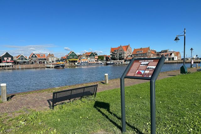 Een bord van 't Burgerpad bij de haven