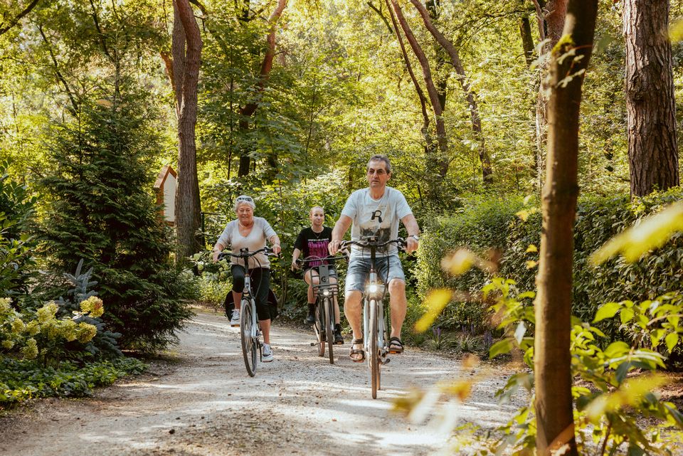 Fietsers bij Vakantiepark Zevenbergen