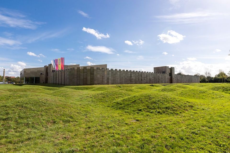 Vanaf de Romeinse wachttoren heb je vol zicht op het unieke fort Castellum Hoge Woerd.