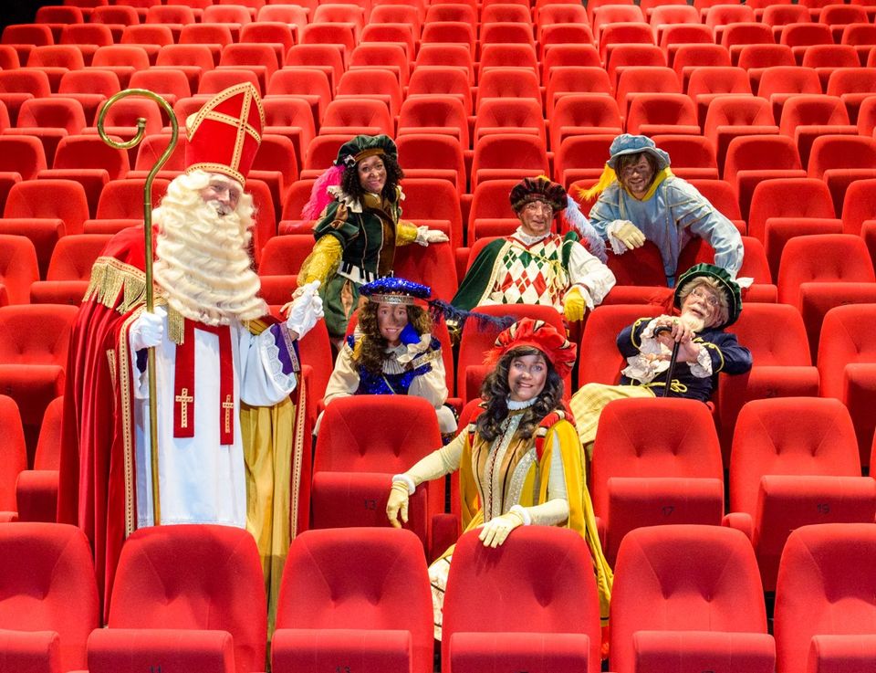 Sinterklaas en zijn Pieten in het theater
