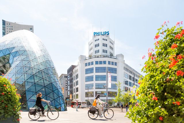 Lichttoren en de Blob in het centrum van Eindhoven