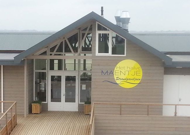 Strandpaviljoen Het Halve Maentje, Netherlands, Breskens beach bar with view at the sea