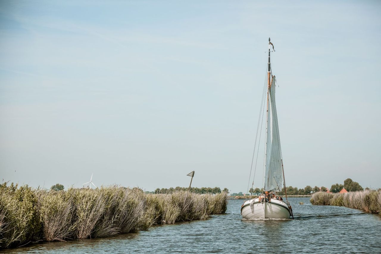 Passerende boot suppen Zuidwest Friesland