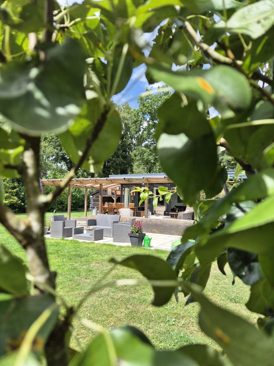 Heerlijk huis in grote omheinde privetuin - privacy gegarandeerd