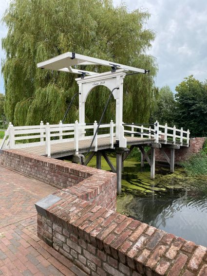 Foto van bruggetje in Heukelum