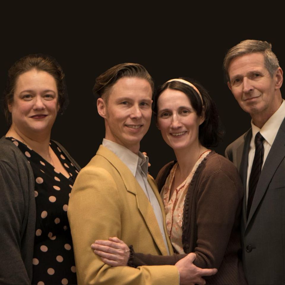 Foto met de vier hoofrolspelers van de theatervoorstelling.