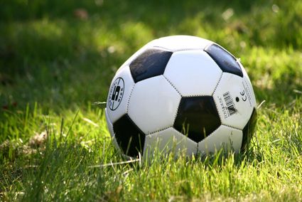 voetbal in gras