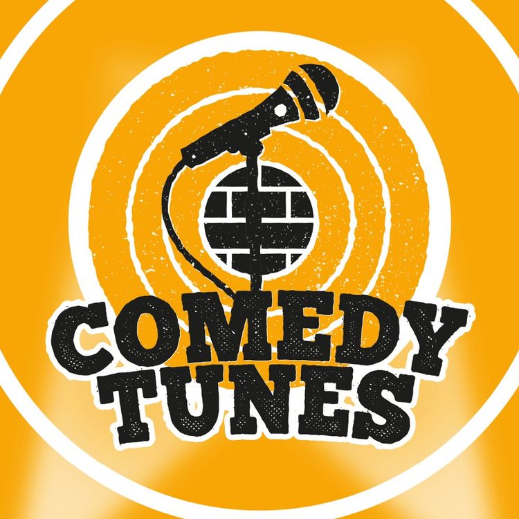 Affiche in geel met witte ringen en in het zwart een microfoon getekend en de letters Comedy Tunes.