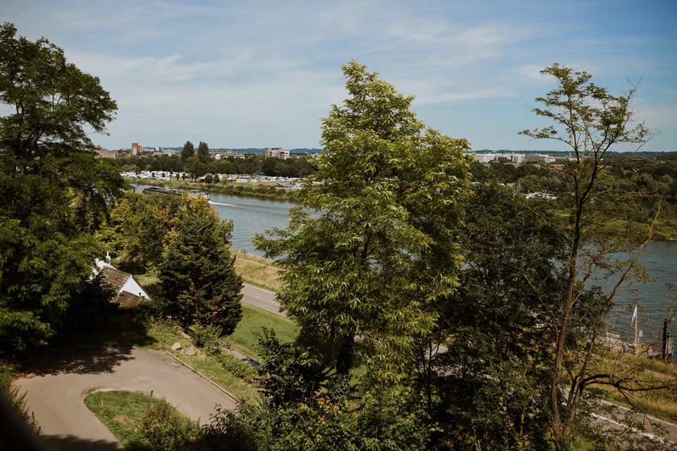 Buitengoed Slavante uitzicht op maas en camping