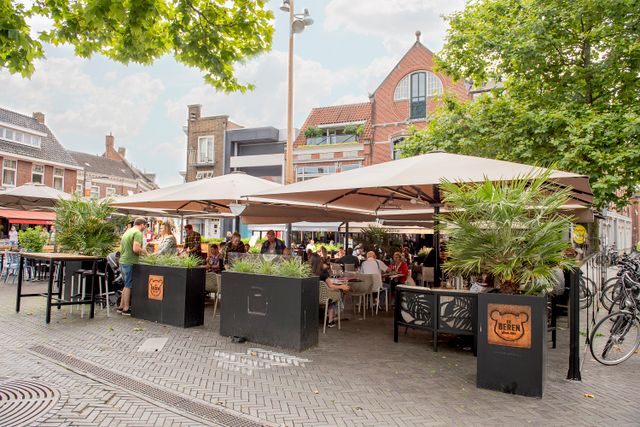 Het gezellige terras van restaurant de Beren