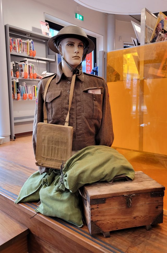 één van de uniformen die Jeroen Baron heeft Tentoongesteld tijdens onze tentoonstelling in April 2025