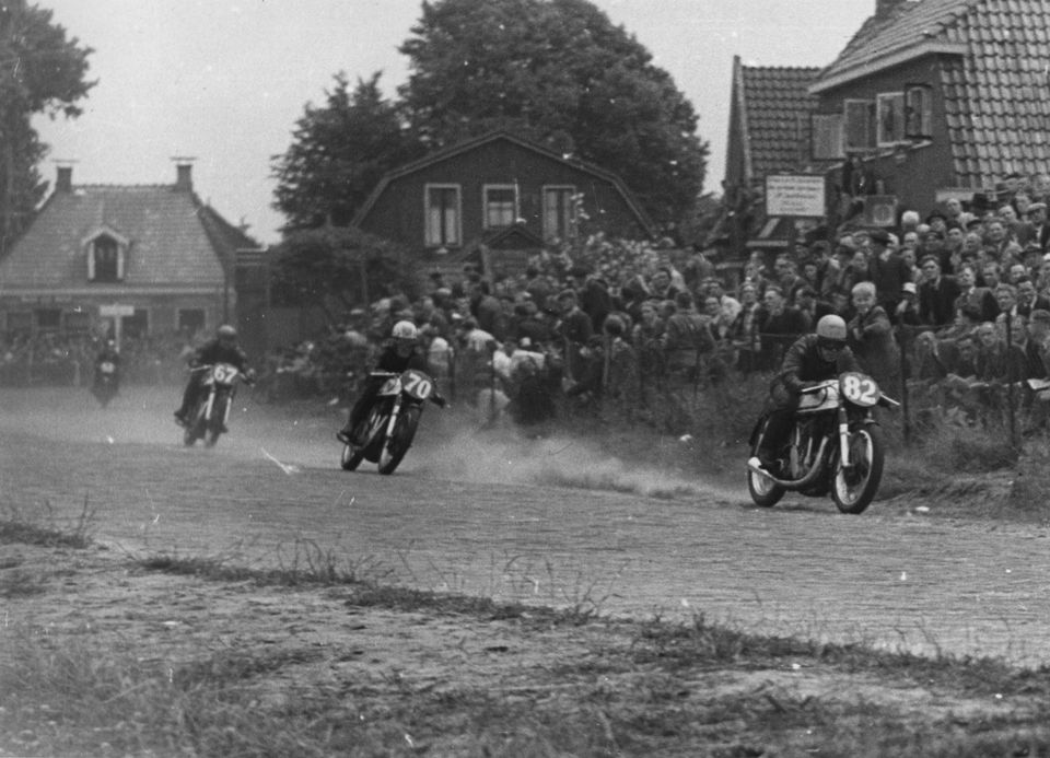 Van Hooghalen naar Laaghalen in de 350cc | 1951