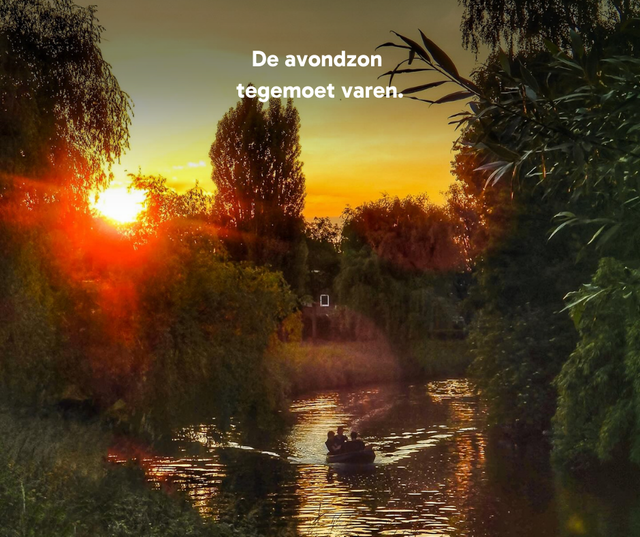 De avondzon tegemoet varen