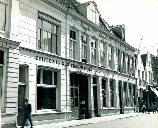 In dit pand was vanaf 1941 het Gewestelijk Arbeids bureau gevestigd. 