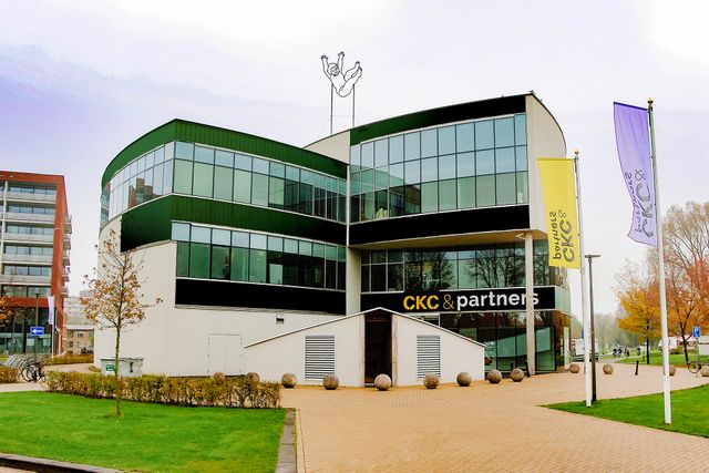 De voorkant van het gebouw van CKC & partners.