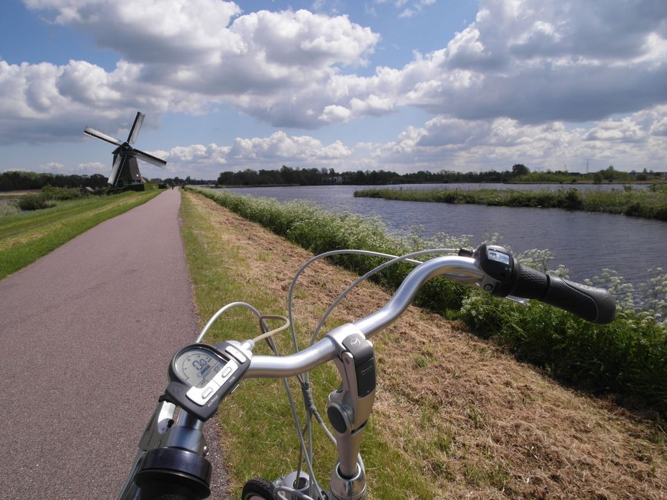 Fiets bij de Twiskemolen in Het Twiske