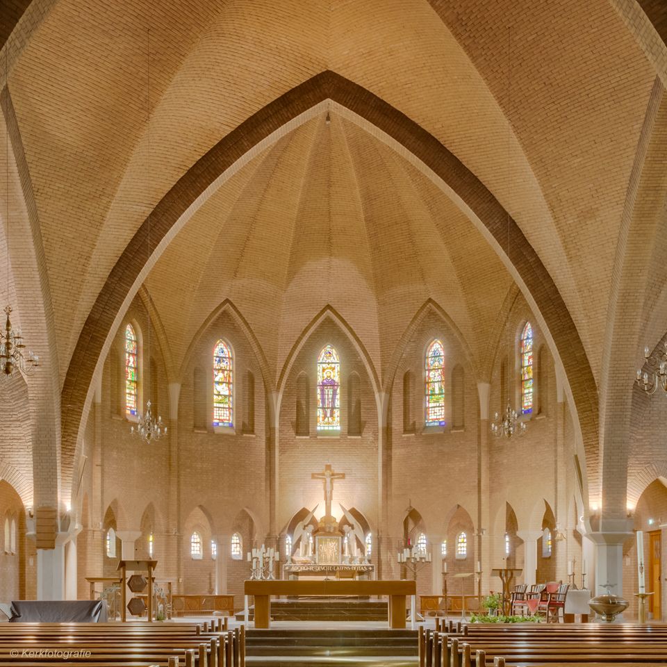 interieur met nadruk op het gewelf