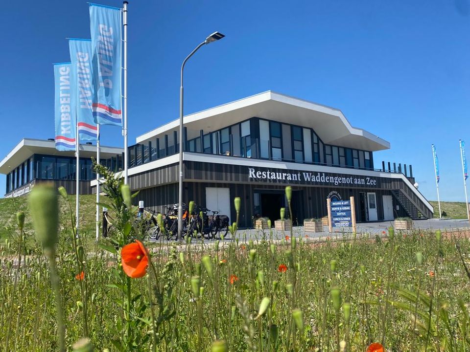 Waddengenot aan zee voor aanzicht.
