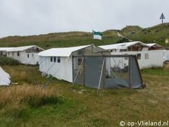 6 persoons stokken tent (model tenthuis) in de duinen van Stortemelk  