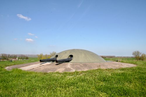 Geschutskoepel op fort bij Spijkerboor