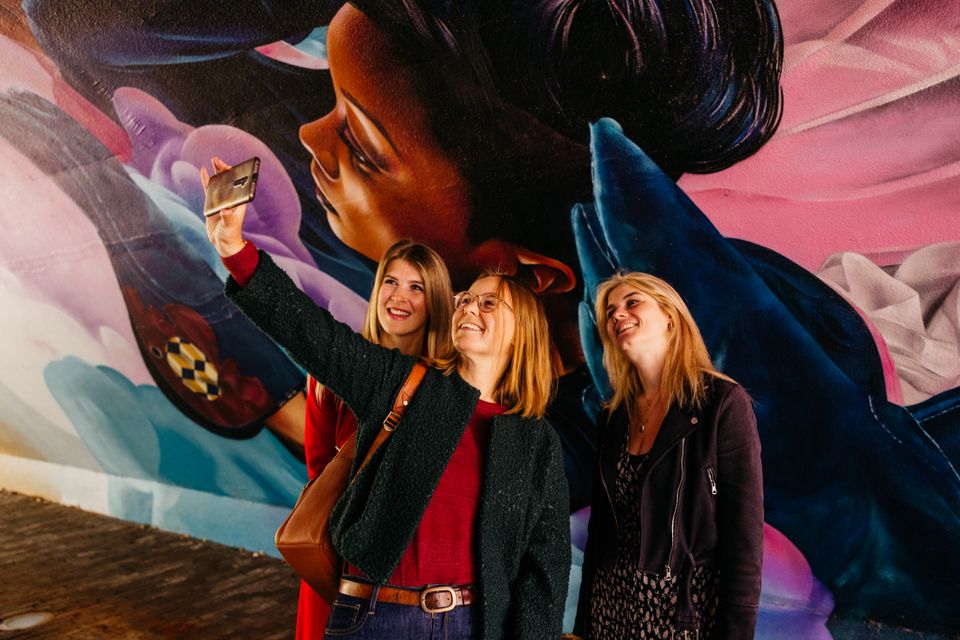 Instagram selfie bij muurkunst Helmond