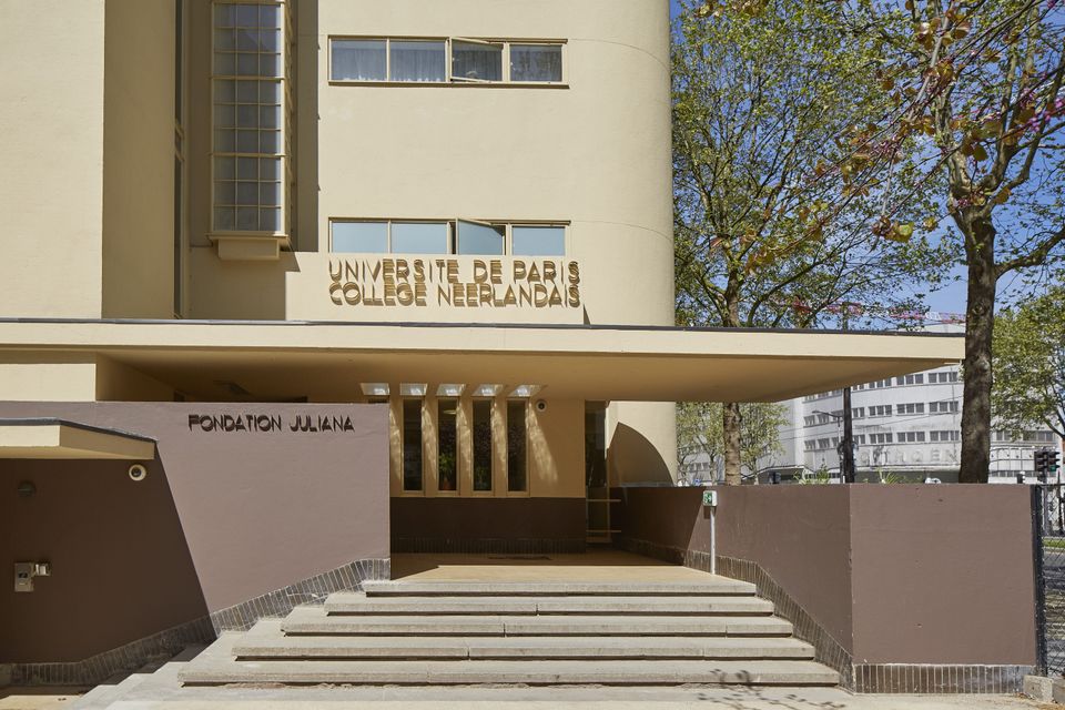 Hoofdingang Collège néerlandais