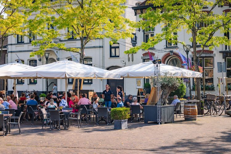 Horecaplein op het Heuvelplein in Geldrop