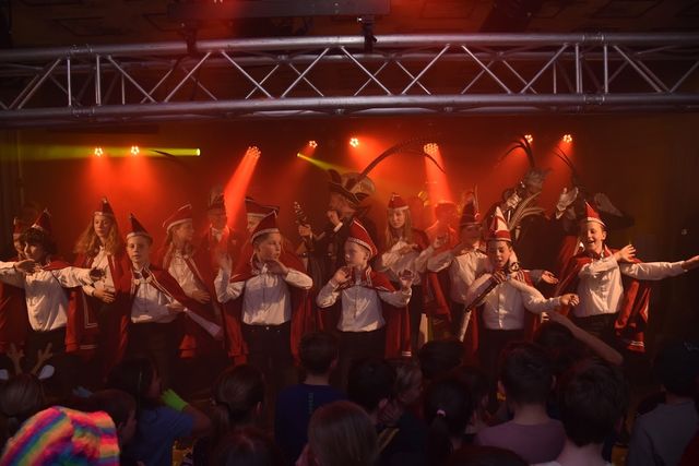 jeugd raad van elf op het podium