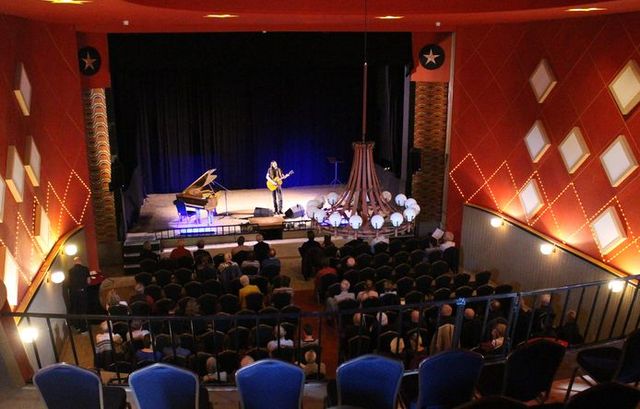 Cantine Theater podium
